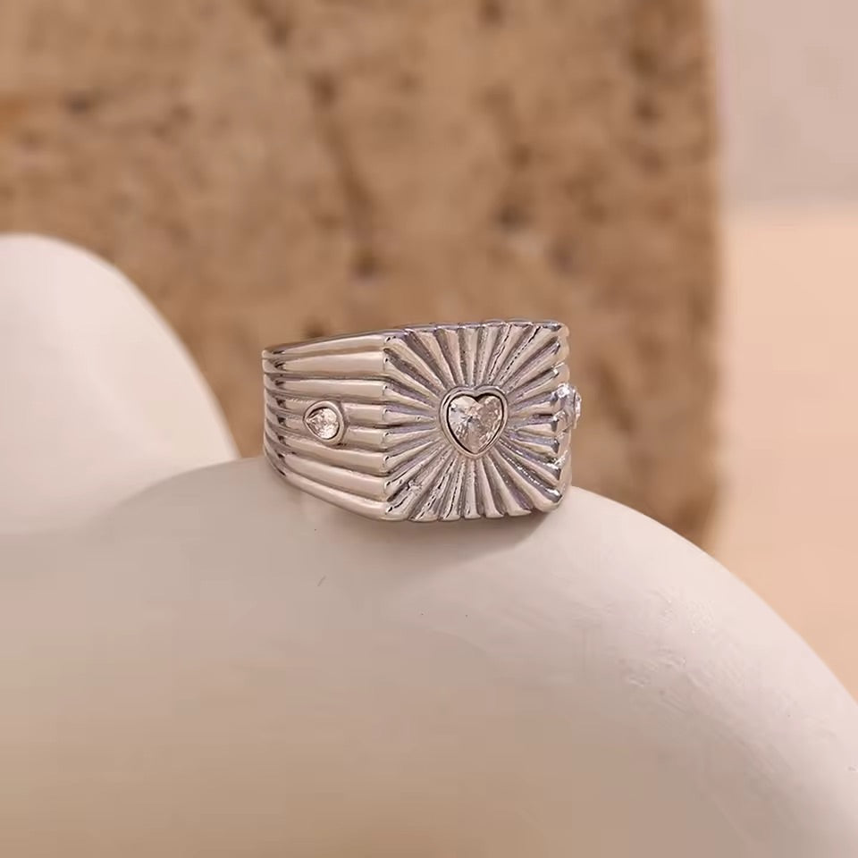 Queen Of Hearts Signet Ring Silver Red S7