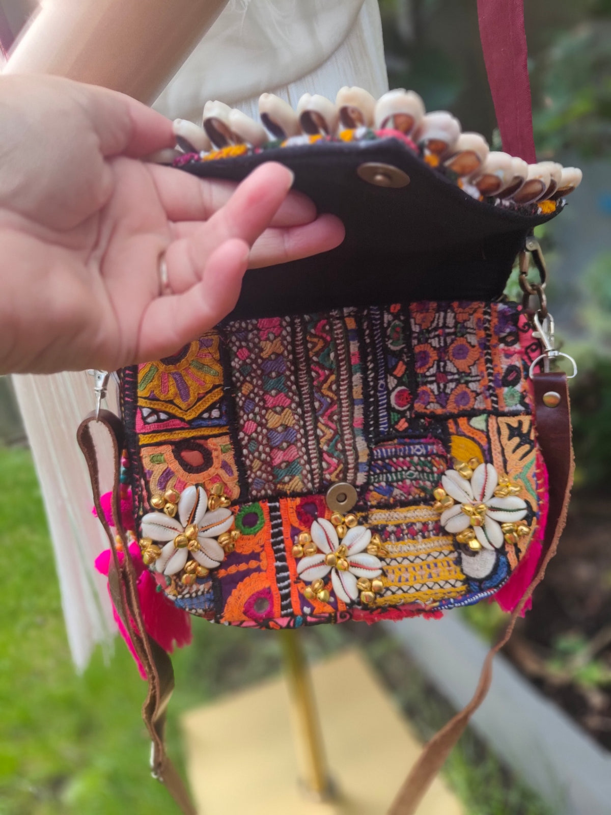 Es Vedra handbag/ crossbody bag - comes with two straps