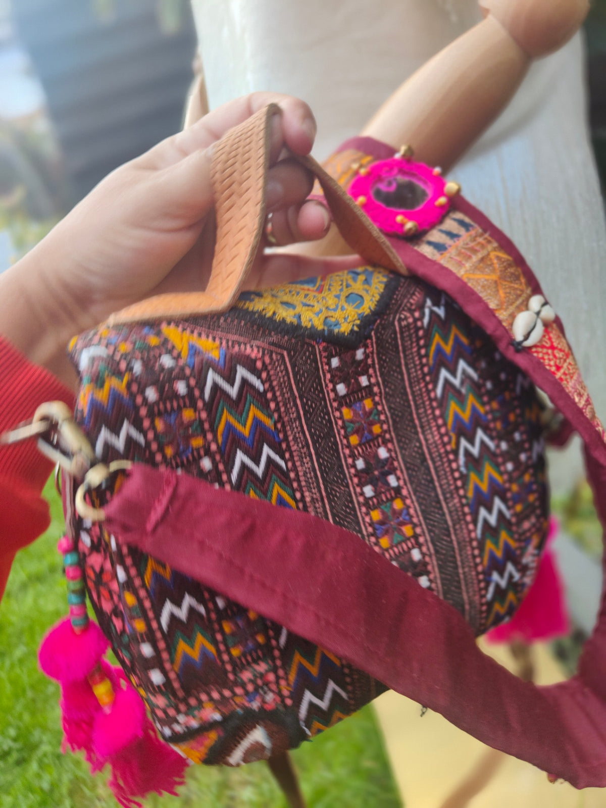 Es Vedra handbag/ crossbody bag - comes with two straps