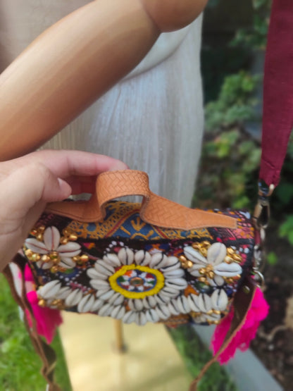 Es Vedra handbag/ crossbody bag - comes with two straps