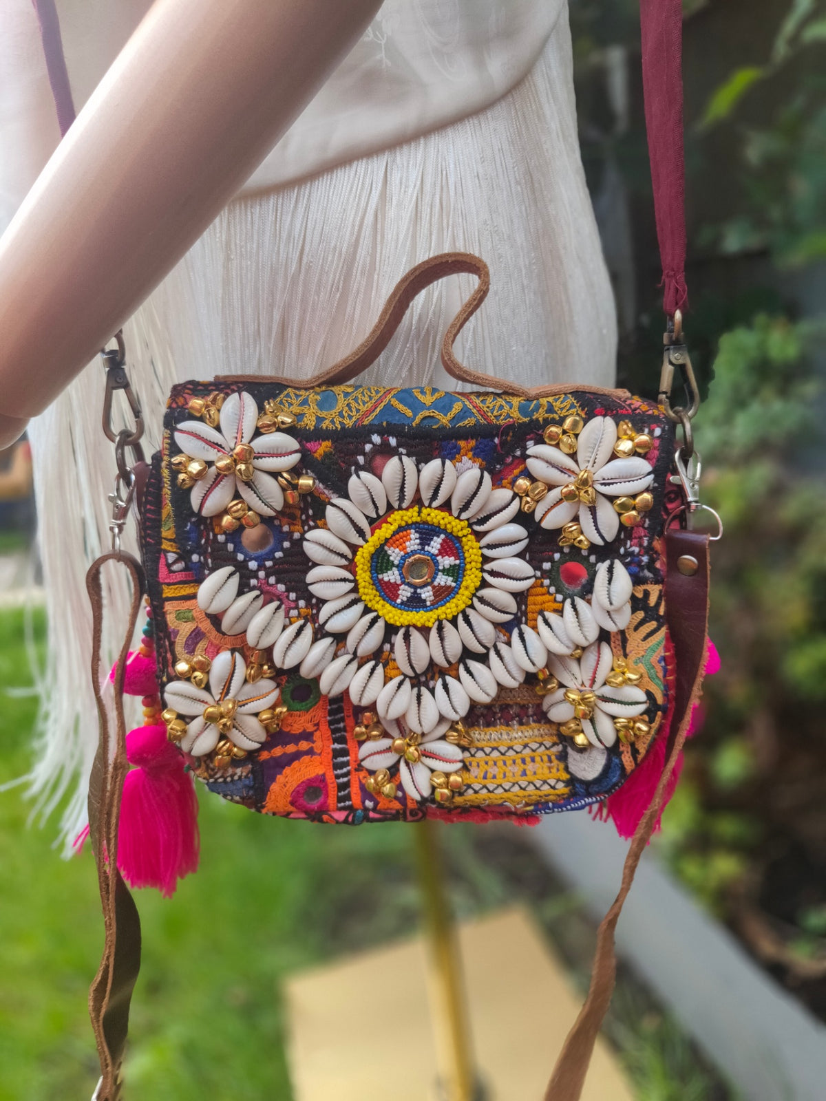 Es Vedra handbag/ crossbody bag - comes with two straps