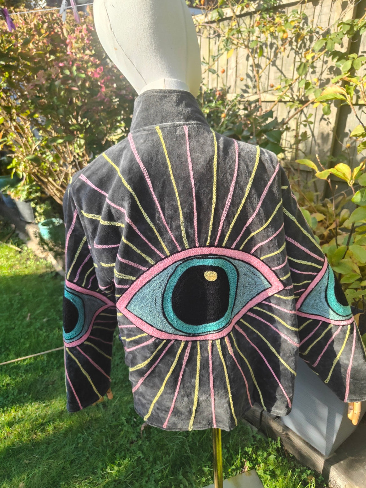 Wanderlust velvet jacket - evil eye grey pink 