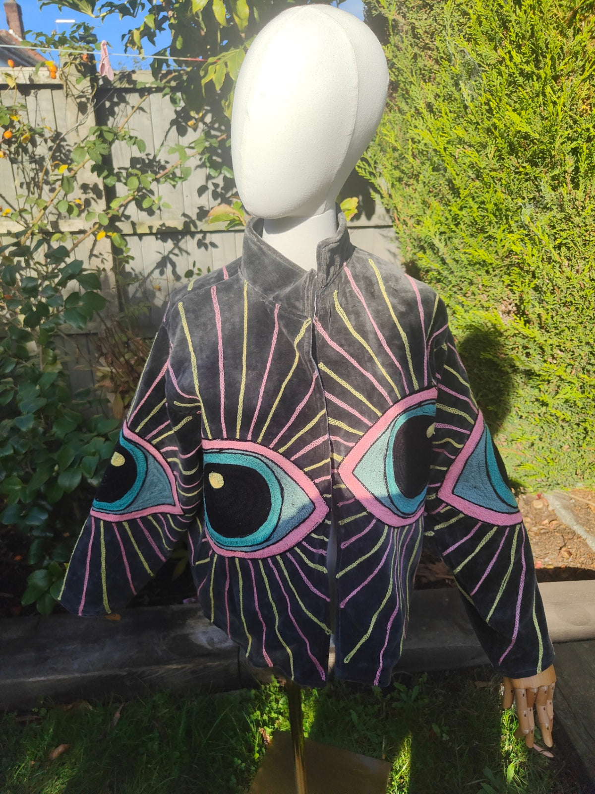 Wanderlust velvet jacket - evil eye grey pink 